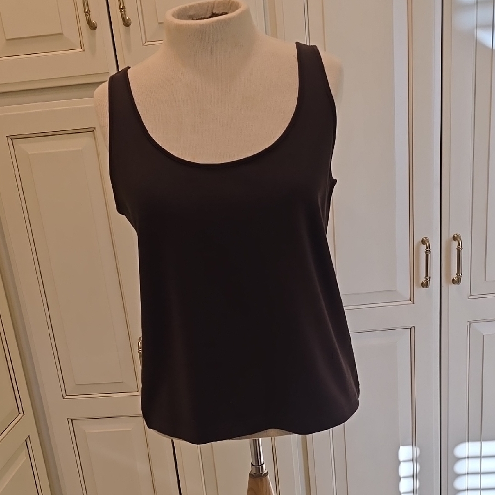 NWOT Ellen Tracy Silk Knit  Scoop Neck Shell Perfect For Pairing. Size LARGE